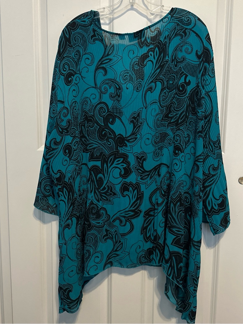 Avenue Women’s Plus Size Teal Black Paisley Ruffle Front Lightweight Top 26/28